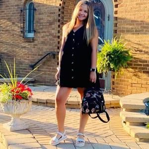 Meet your Posher, Julia